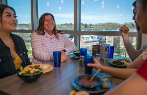 unh students eat in the dining hall